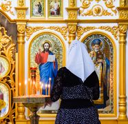 Calendar ortodox pentru ziua de 24 septembrie 2025: Sfânta Mare Muceniță Tecla îi ajută pe oamenii aflați în necazuri! Rugăciunea puternică pe care trebuie să o rostim azi